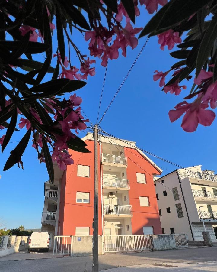 Apartments Zora Трогир Екстериор снимка