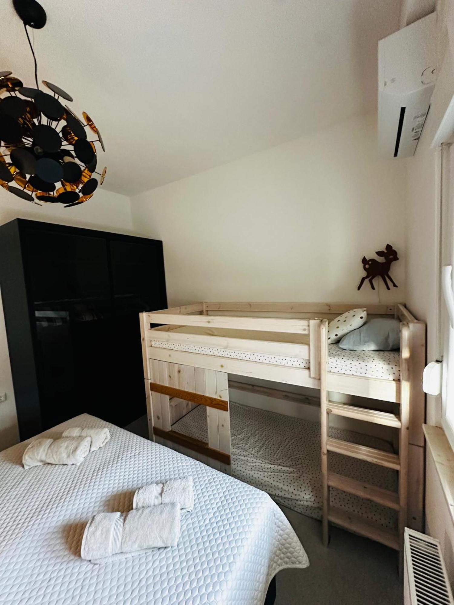 Apartments Zora Трогир Екстериор снимка